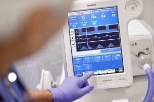 Philips нарощує виробництво необхідного медичного обладнання у відповідь на пандемію COVID-19